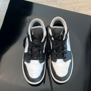 Barely worn size 6 kids air Jordan low top sneakers
